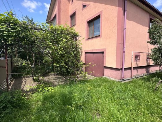 Продається трирівневий будинок Костопіль