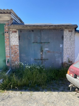 Продам цегляний гараж з воротами під бус - фото 1