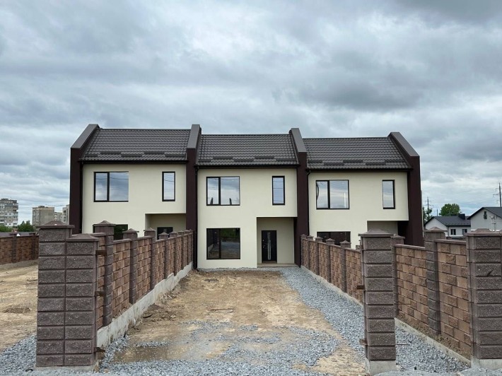 Продам класний котедж з 4 спальнями в м. Рівне. р-н Авторинок - фото 1