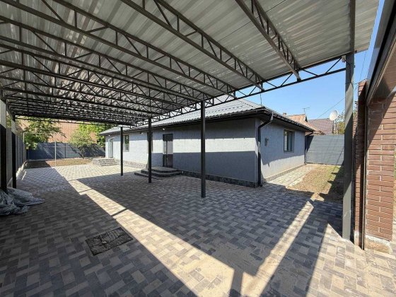 Продам новий будинок з басейном в центрі міста (пр. Миру/Пушкіна) Кривий Ріг