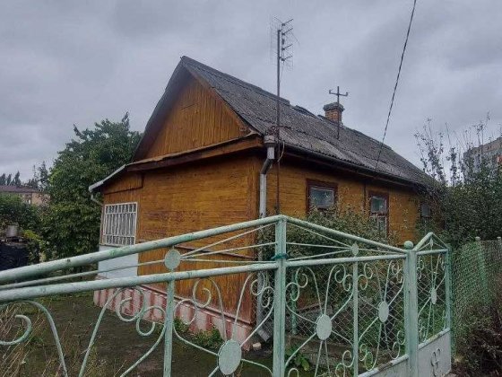 Продам будинок в місті з комунікаціями та ділянкою 8,25 сот Ровно