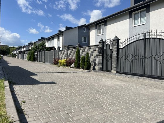 Котедж з міськими мережами в районі Льонокомбінату Рівне