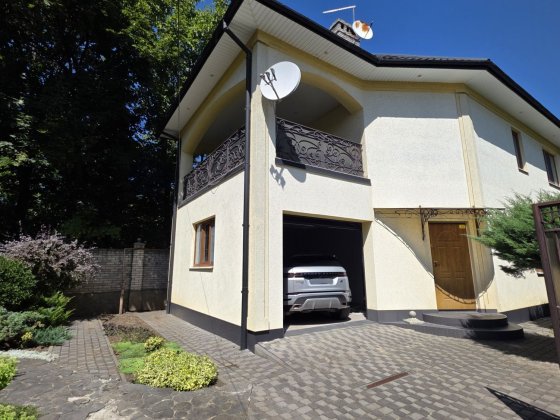 Терміново! Будинок в р-н проспекту Незалежності та парку Шевченка Чернівці