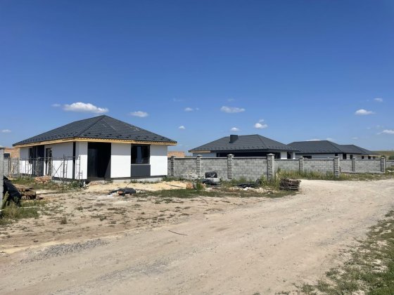 Окремий Будинок на Льонокомбінаті з Міськими Комунікаціями! Рівне