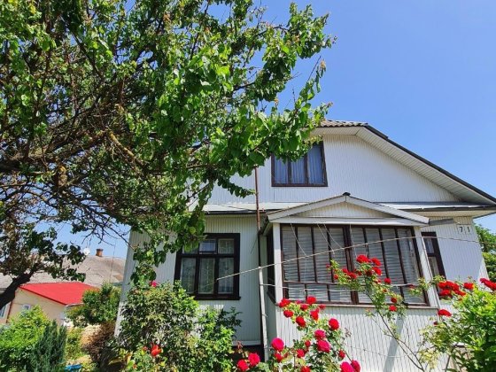 Продам 2-х поверховий будинок Острог