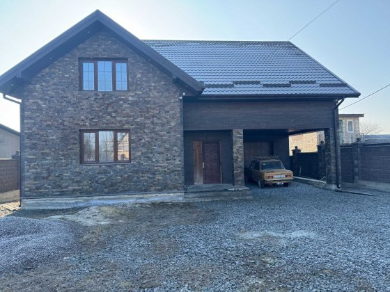 ВИГІДНА ПРОПОЗИЦІЯ! Добротний будинок у Корневі, є всі комунікації! Корнин