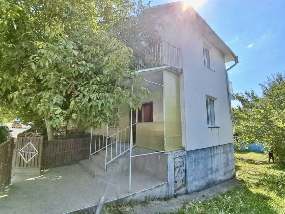 Продається частина 2-поверхового цегляного будинку. Чортків Чертков