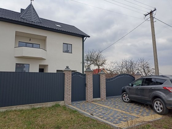 Новозбудований будинок Чортків