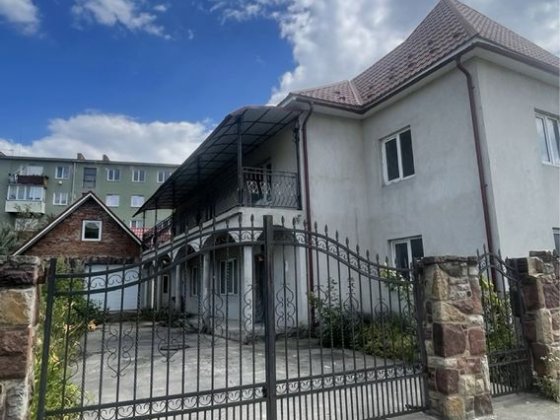 Продається добротний 2-поверховий будинок. Чортків Чертков