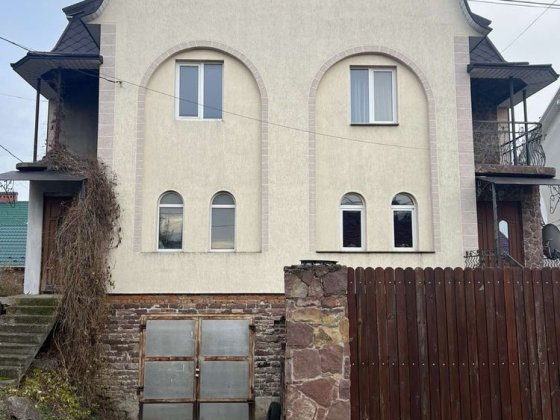 Продається частина новозбудованого 2-поверхового будинку. Чортків Чертков