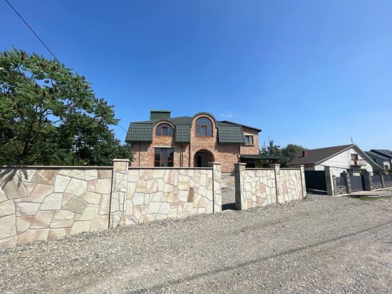 Продаж великого будинку у передмісті Тернополя Петриків