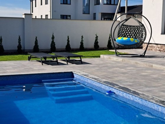 Продаєм новенький сучасний будинок з басейном і великою терасою. Байківці