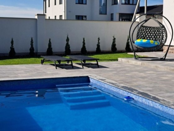 Продається новий сучасний будинок з басейном і терасою Байковцы