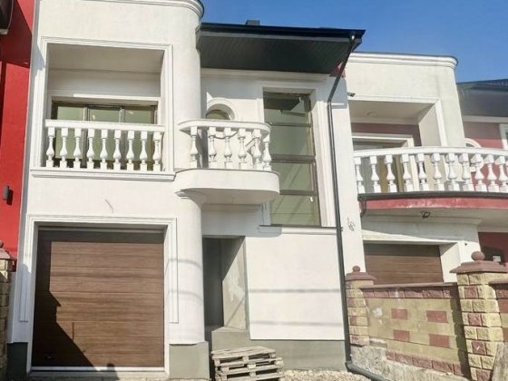 Продається котедж с. Байківці Байковцы