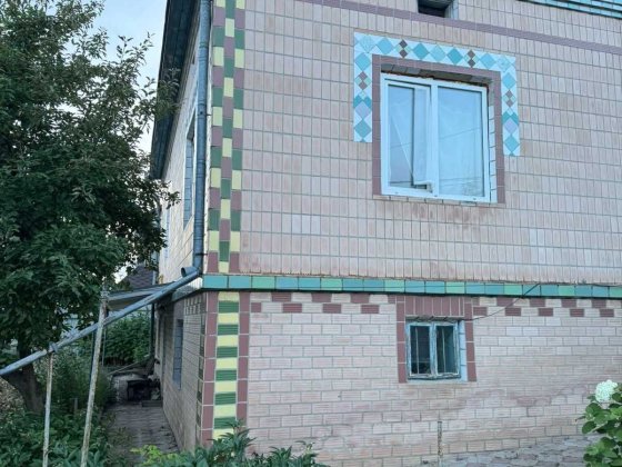 Продається житловий будинок в селищі Козова. Козова