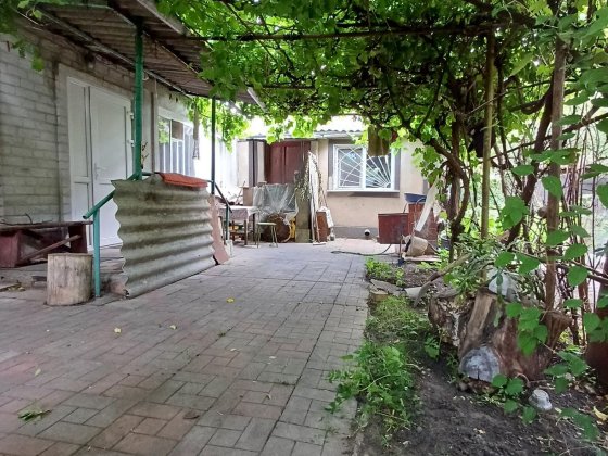 Продаж  пів-будинку з білої цегли.Район Вознесенського повороту. Первомайськ