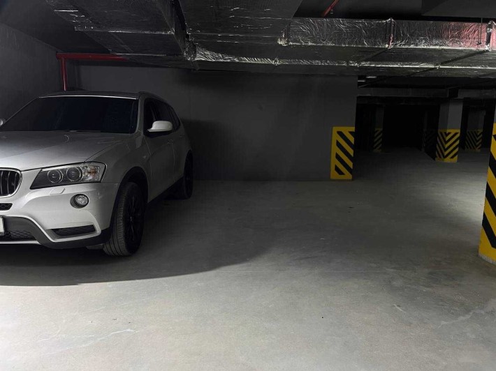 Паркінг, паркомісце. Манхетен, Благо, озеро, центр. Розтермінування - фото 1