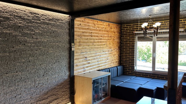 Сучасний приватизований гараж з кімнатою для відпочинку - фото 1