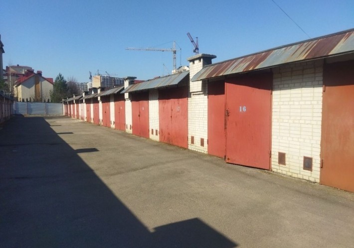 Продам гараж.Вул Гайдамацька 41 А. - фото 1