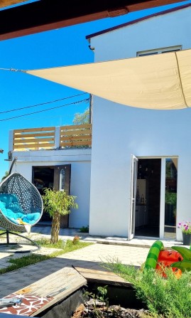 Двоповерховий будинок біля річки в м. Черкаси - фото 1