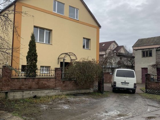 Продам будинок в Червоних горах. Вул.Кулішаа Ровно