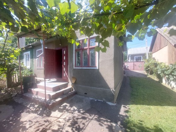 1/2 будинку, вул.Іспаська (роща) Черновцы