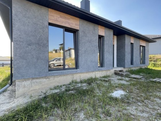 Продам БУДИНОК масив Макарова з комунікаціями Ровно