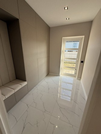 Сучасний одноповерховий будинок з ремонтом - фото 1