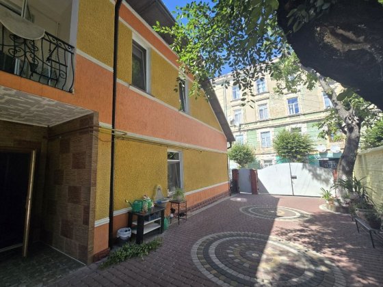 Продається будинок в центрі Черновцы