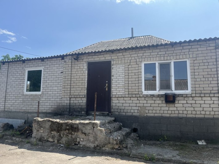 Просторий будинок в районі скала - фото 1
