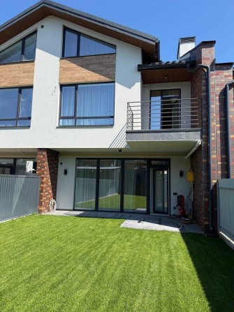 Танхаус мрії у престижному р-н Виставка—2 хв до Дендропарку Apple Park - фото 1