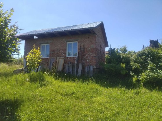 дачний будинок-ділянка= 0.15га. та будинок під магазин або житло. Віньківці