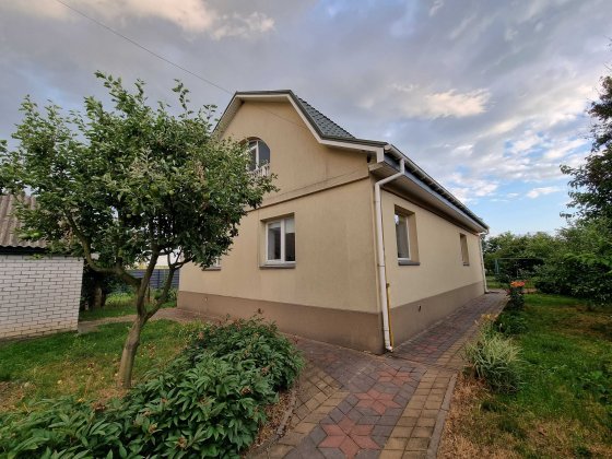 Будинок біля озера, с. Слобода Черкаського району Червона Слобода