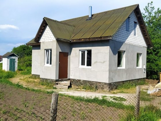 Гарний будиночок біля лісу. Русская Поляна