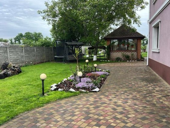 Будинок з усим: техніка меблі класний двір,сад 12 хв. до центру Черкас Червона Слобода