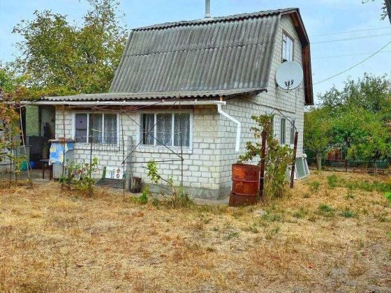 На ділянці 10 сот. розташован будинок та баня в СТ "Труд" Благодатне