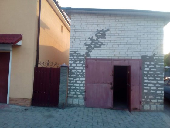 Власник, продам двоповерховий гараж з землею на 12 школі. Рівне