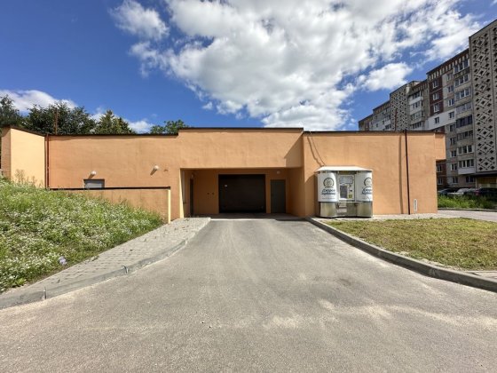 Гараж на проспекті Злуки