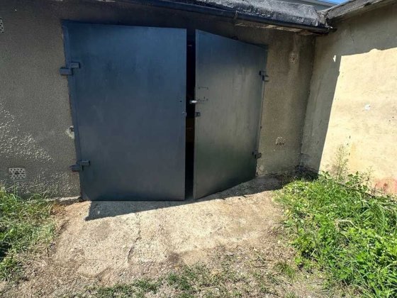 ПРОДАЖ просторого цегельного гаража з ділянкою( у Чернівцях Черновцы