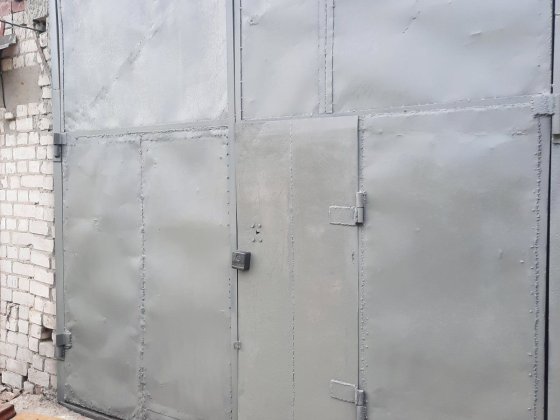 Великий високий гараж в АК42 Чернігів