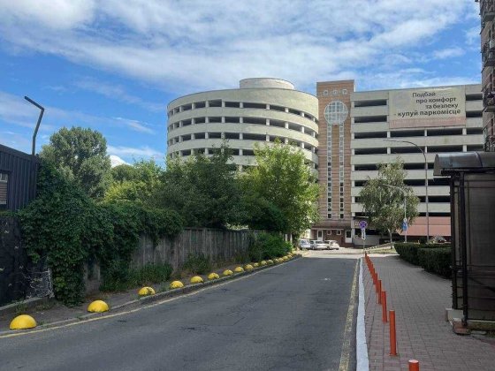 Без коміссії. Продаж паркомісця в паркінгу вул Голосіївська 13-В