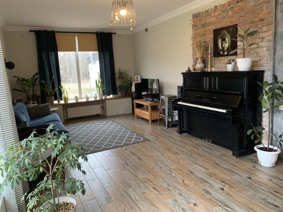 Сучасний будинок недалеко від пологового. Зручна локація. Чернигов