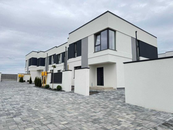 Продаж куутового котеджу на Щасливому Ровно