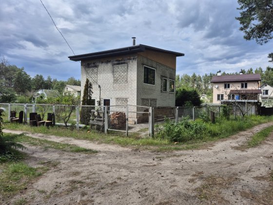 Дачний будинок біля лісу Кедина Гора