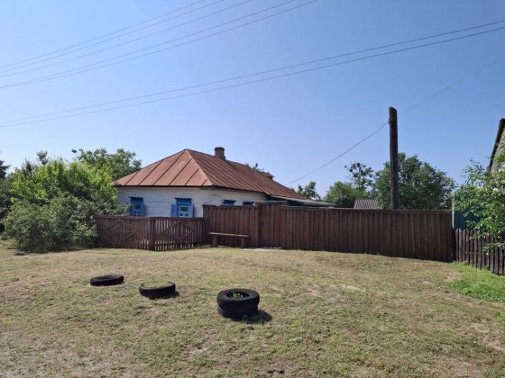 Продам земельну ділянку із житловою спорудою Остер