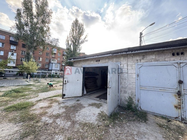 Продам капитальный гараж, С ДОКУМЕНТАМИ, без комиссии для покупателя - фото 1