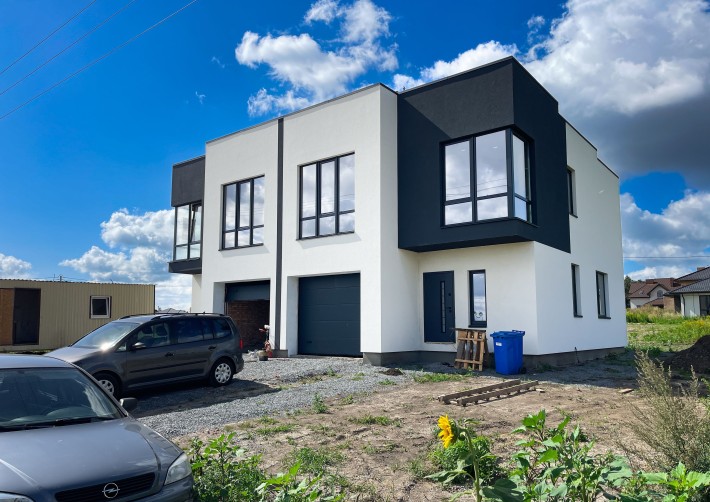 Просторий котедж з гарним плануванням. 4 кімнати, кухня-вітальня гараж - фото 1