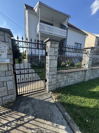 Продаж будинку в хорошій локаціі - фото 1