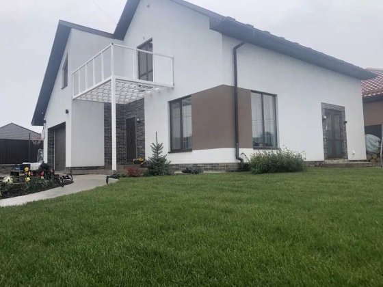 Продаж 2 поверхового будинку з балконом і ділянкою на 5 соток. Винница