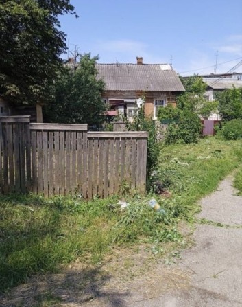 Продається частина будинку в самому центрі міста. Під ремонт. - фото 1